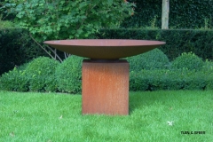 vuurschaal diam. 120 cm op cortenstaal sokkel 45x45x55 cm (groot)
